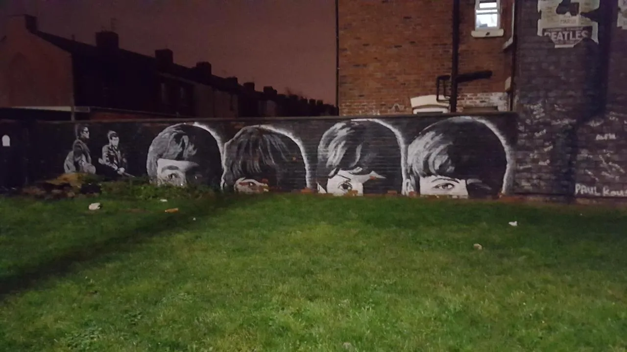 بيت للعطل Belfast Murals Town House