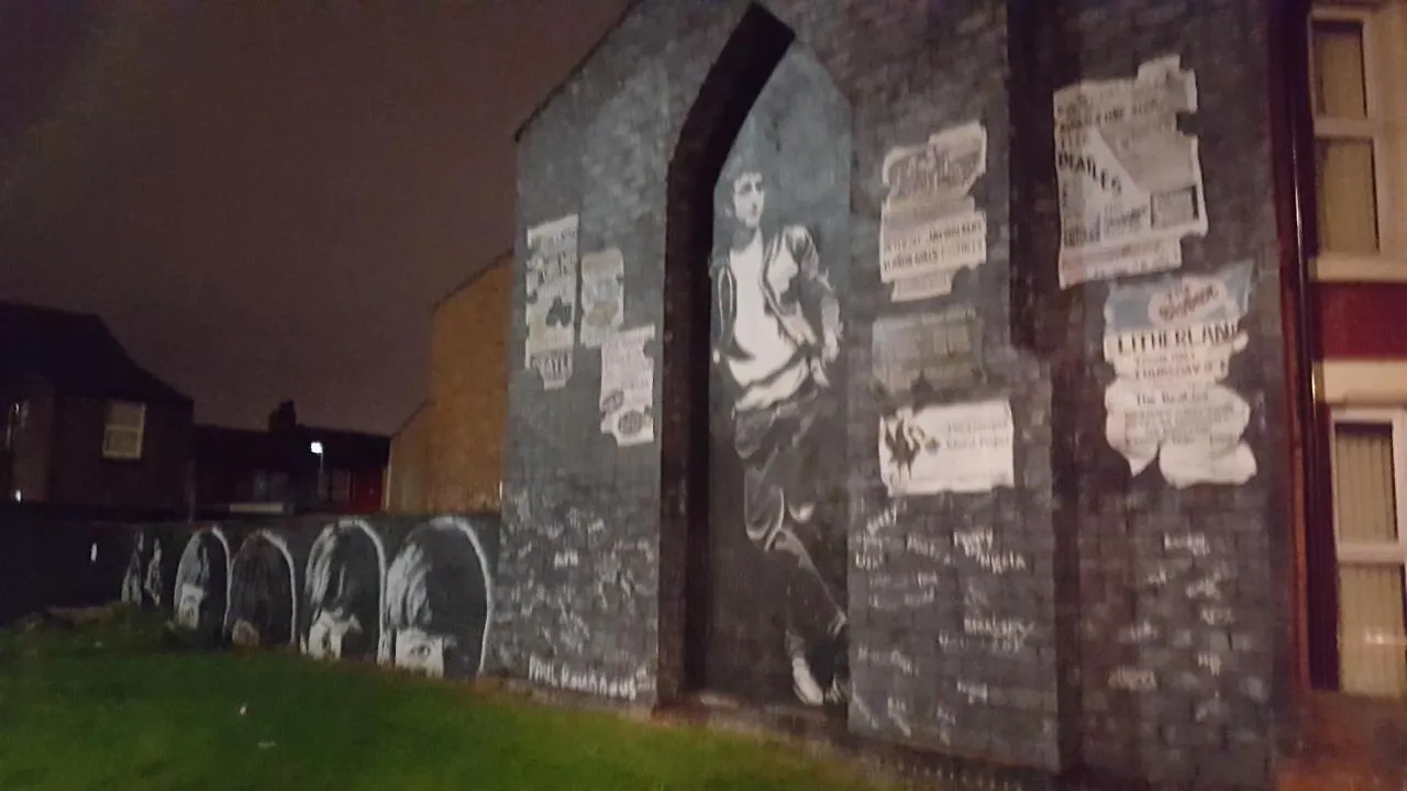 Belfast Murals Town House بيت للعطل